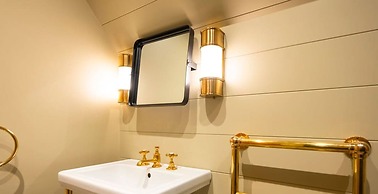 The Writers Retreat - 5 Beds Parking Much More