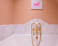 The Writers Retreat - 5 Beds Parking Much More