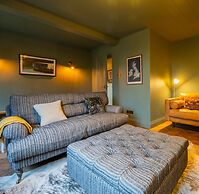 The Writers Retreat - 5 Beds Parking Much More