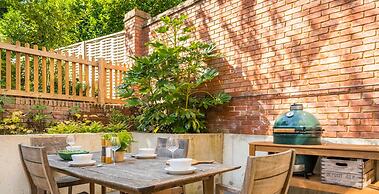 The Writers Retreat - 5 Beds Parking Much More