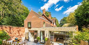 The Writers Retreat - 5 Beds Parking Much More