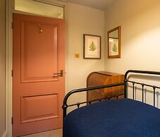 The Writers Retreat - 5 Beds Parking Much More