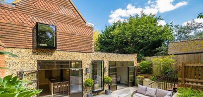 The Writers Retreat - 5 Beds Parking Much More