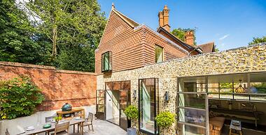 The Writers Retreat - 5 Beds Parking Much More