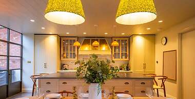 The Writers Retreat - 5 Beds Parking Much More