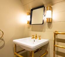 The Writers Retreat - 5 Beds Parking Much More