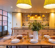 The Writers Retreat - 5 Beds Parking Much More