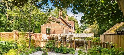 The Writers Retreat - 5 Beds Parking Much More