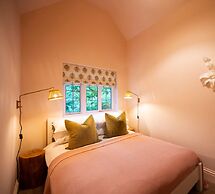 The Writers Retreat - 5 Beds Parking Much More