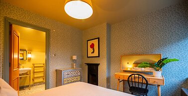 The Writers Retreat - 5 Beds Parking Much More