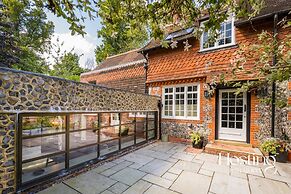 The Writers Retreat - 5 Beds Parking Much More