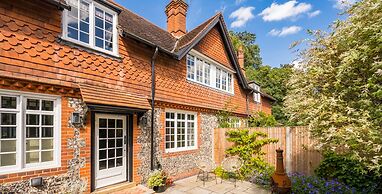 The Writers Retreat - 5 Beds Parking Much More