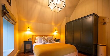 The Writers Retreat - 5 Beds Parking Much More