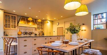 The Writers Retreat - 5 Beds Parking Much More