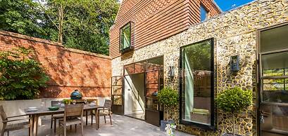 The Writers Retreat - 5 Beds Parking Much More