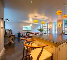 The Writers Retreat - 5 Beds Parking Much More