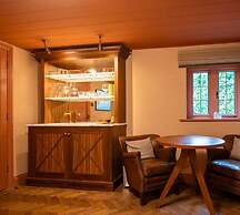 The Writers Retreat - 5 Beds Parking Much More