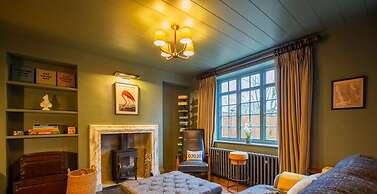 The Writers Retreat - 5 Beds Parking Much More