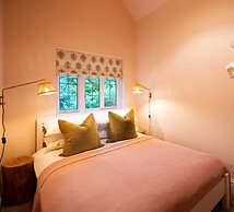 The Writers Retreat - 5 Beds Parking Much More