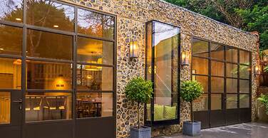 The Writers Retreat - 5 Beds Parking Much More