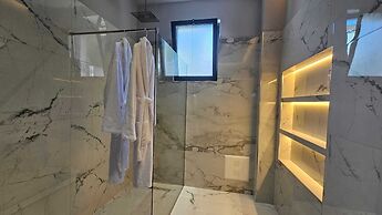 Boutique Hotel The Roots