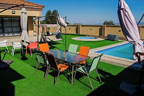 WoodMead Guest House & Events