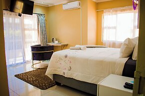 WoodMead Guest House & Events