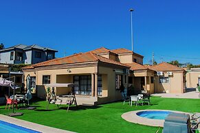 WoodMead Guest House & Events