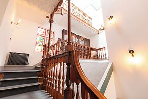 Stunning Studio In Converted Building