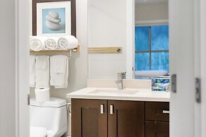 3BR Lakeside Penthouse Retreat