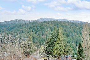 3BR Lakeside Penthouse Retreat