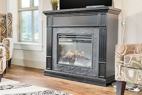 3BR Lakeside Penthouse Retreat