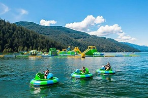 3BR Lakeside Penthouse Retreat