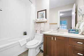 3BR Lakeside Penthouse Retreat