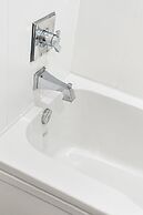 3BR Lakeside Penthouse Retreat