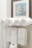 3BR Lakeside Penthouse Retreat