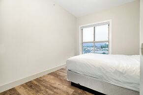 3BR Lakeside Penthouse Retreat