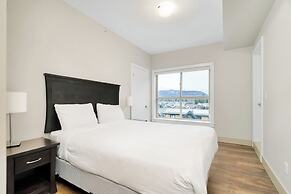 3BR Lakeside Penthouse Retreat