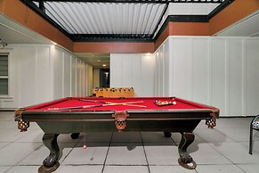 3BR Lakeside Penthouse Retreat