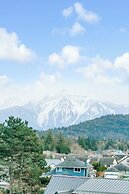 3BR Lakeside Penthouse Retreat