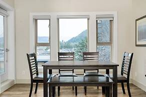 3BR Lakeside Penthouse Retreat