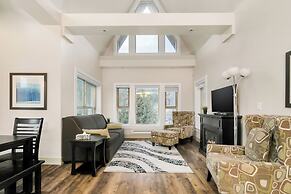 3BR Lakeside Penthouse Retreat