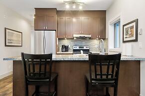 3BR Lakeside Penthouse Retreat