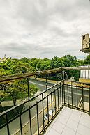 Luxury Apartment with Flame Tower View