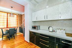 Luxury Apartment with Flame Tower View