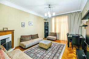 Luxury Apartment with Flame Tower View