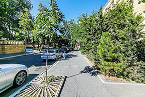 Luxury Apartment with Flame Tower View