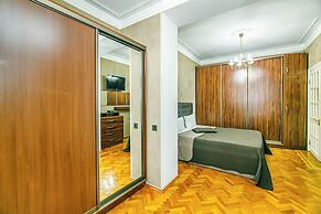 Luxury Apartment with Flame Tower View