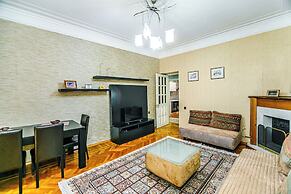 Luxury Apartment with Flame Tower View