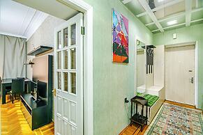 Luxury Apartment with Flame Tower View